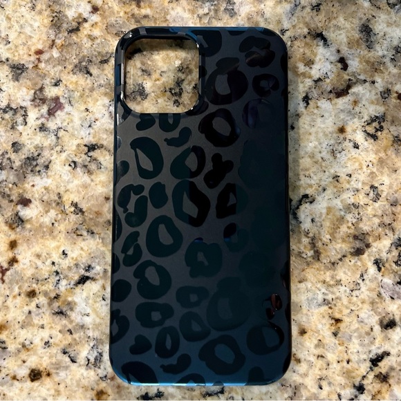 NWOT iPhone 12/12 Pro Case Into The Wild Classic Ultra-Slim Design by Casely - Picture 4 of 5